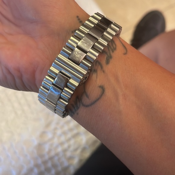 Woman’s Renato watch - Picture 4 of 5